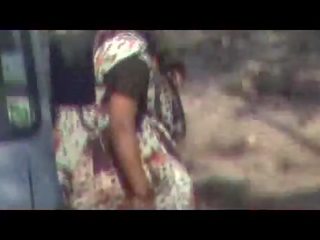 ইন্ডিয়ান aunties কাজ প্রস্রাব বিদেশে লুক্কায়িত ক্যাম ভিডিও