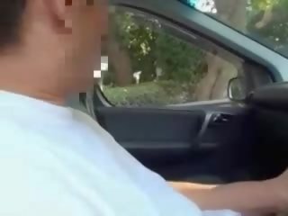 Сором’язлива леді molested в машина