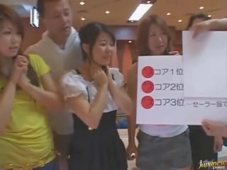 Smashing 亚洲人 辣妹 性交 成人 夹 图片